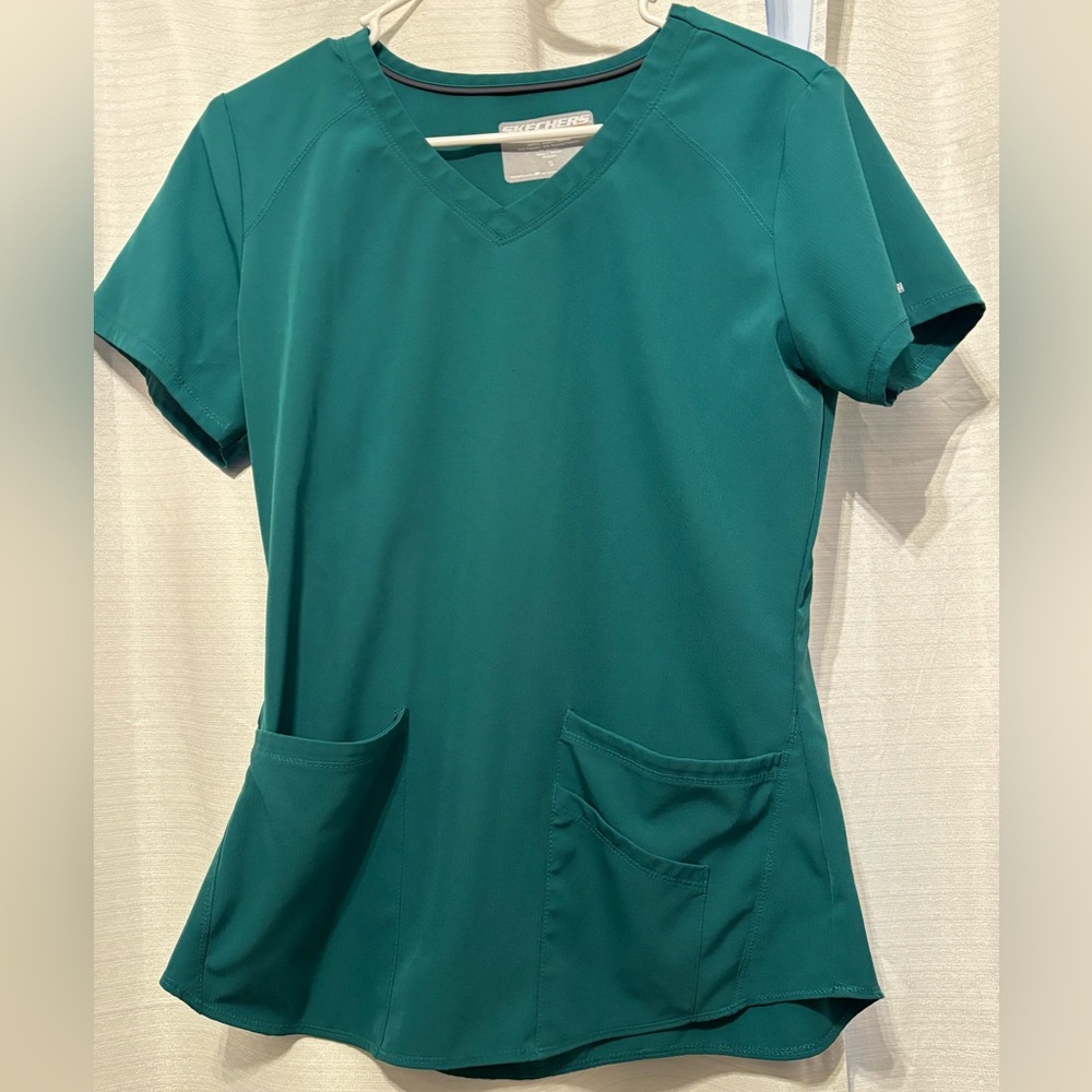 Skechers vitality 3 pocket scrub top